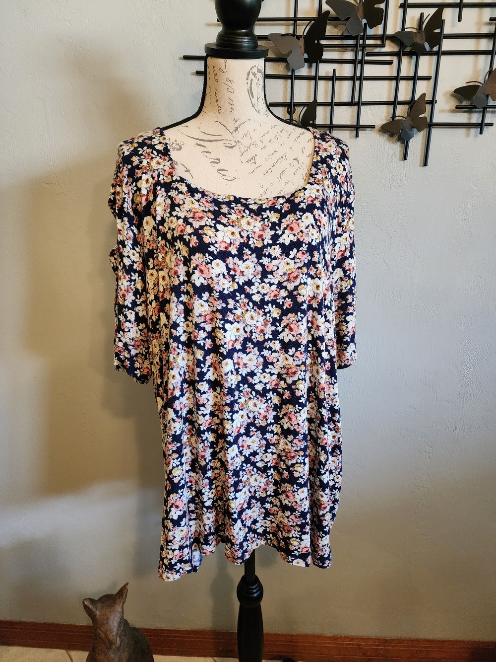 Como Vintage Navy Floral Scoop Neck Top With Lattice Cutout Sleeves